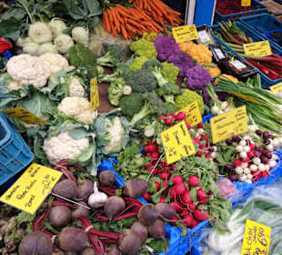 Rundgang durch die Markthalle am Carlsplatz
