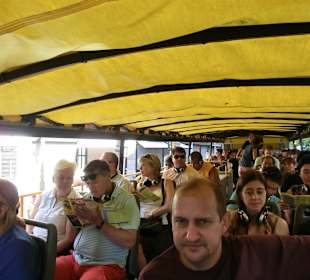 Im Bus mit Sonnendach falls die zu stark brennt