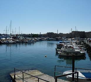 Hafen bei Tag