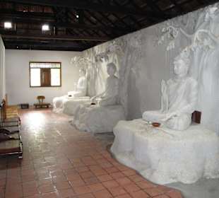 Tempel auf dem Felsen neben Hotel Club Bentota