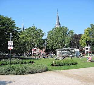 Park hinterm Elisenbrunnen
