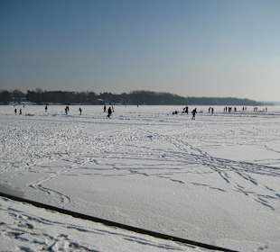 Menschen auf dem See
