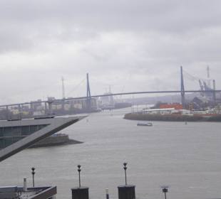 Köhlbrandbrücke im Hamburger Hafen