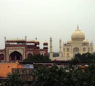 Widok na Taj Mahal z hotelu