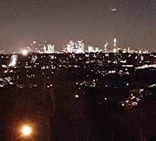 Blick auf die Stadt von der Halle