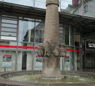 Der Eulenspiegelbrunnen am Alten Markt