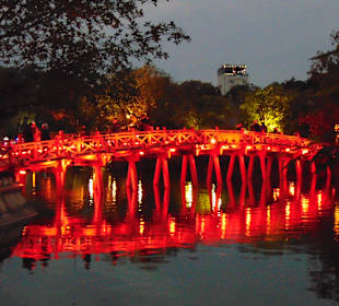 Hoan Kiem See in Hanoi