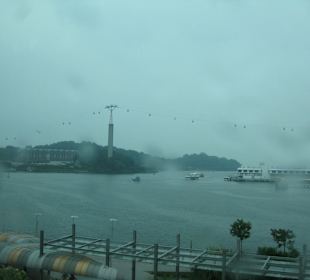 Blick auf Sentosa aus dem Zug