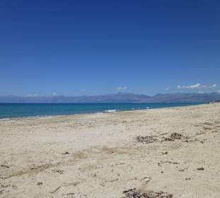 Strand hinter Acharavi