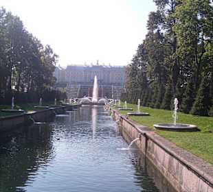 Peterhof - Kanal zwischen Schloß und Ostsee