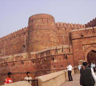 Der Eingang zum Agra Fort