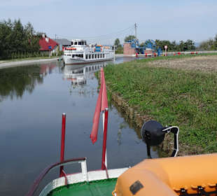 Gegenverkehr im Kanal