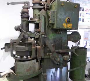 Alte Kugelschleifmaschine