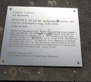 Die Heilige Mechthild von Magdeburg leuchtet lila