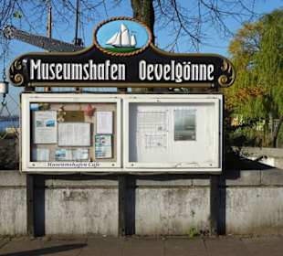 Infotafel am Museumshafen Oevelgönne
