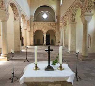 Blick vom Altar in die Westkirche