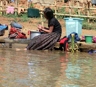 Wäschewaschen am See