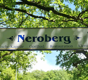 Neroberg; Ankunft bei Bergstation der Nerobergbahn