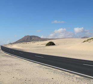 Strasse durch die Dünen (Corralejo)
