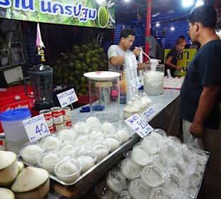 Auf dem Nachtmarkt von Kanchanaburi
