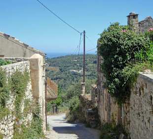 Lappa - Weg hinunter zu den Wasserfallquellen