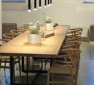 Rundgang durch das Gebäude von "stilwerk"