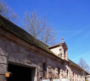 Großes Nebengebäude Pferde/Kühe etc.