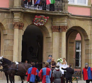 Vystoupení před hradem