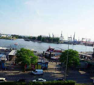 Unten die Landungsbrücken