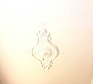 Zimmerhöhe und Decken mit Stuck echt