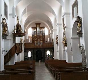 Gesamtansicht Kirche nach hinten