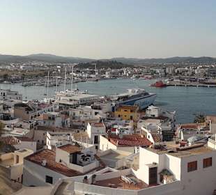 Aussicht von der Festungsanlage über Ibiza-Stadt 