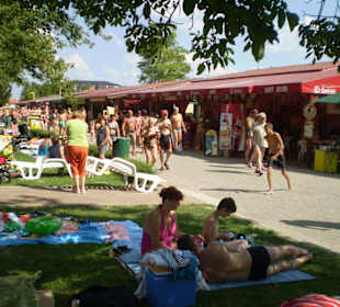 Pěší zóna s občerstvením