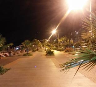 Strandpromenade am Abend