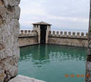 Vom Castello in seinen geschützten Hafen