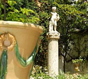 Antikisierende Figur