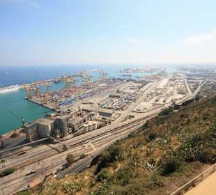 Blick in Richtung Flughafen / Containerhafen