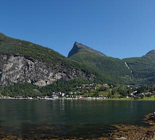 Panorama vom Ort Geiranger