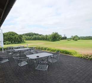 Blick von der Terrasse über das Golfgelände
