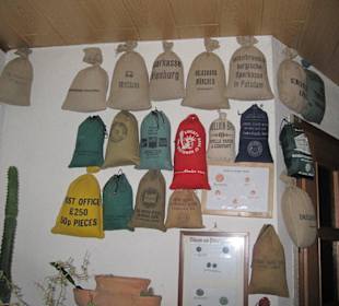 Geldsäcke an den Wänden