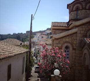 In Koroni mit Blick zur Festung