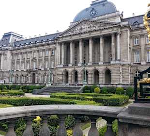 Blick auf den Palast