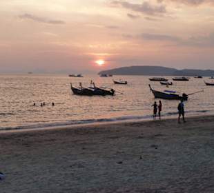 Sonnenuntergang am Aonang- Strand
