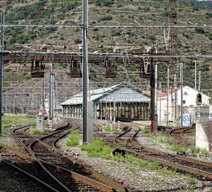 Blick über die Gleise zum Bahnhof Cerbère