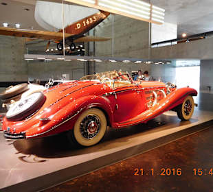 Музей Мерседес-Бенц