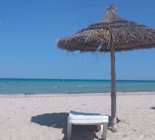 Liege&Sonnenschirm am Strand