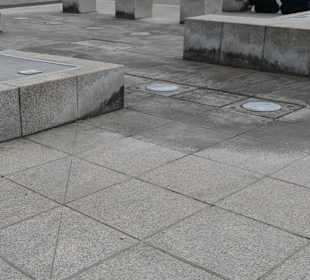 Beim Brunnen vor der Karlsruher Stephanskirche