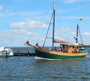 Ausflugschiff in Altwarp
