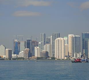 Skyline vom Wasser her