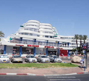 Wjazd autokarem na promenadę